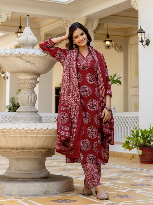 WOMEN'S  COTTON PRINTED KURTI PANT DUPATTA SET