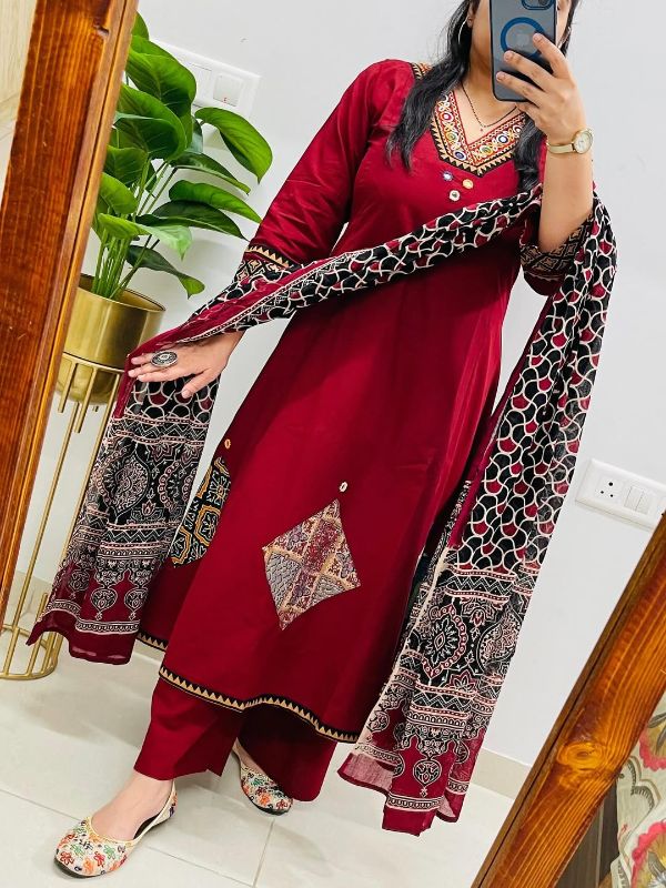 WOMEN'S KURTI-BOTTOM AND DUPATTA