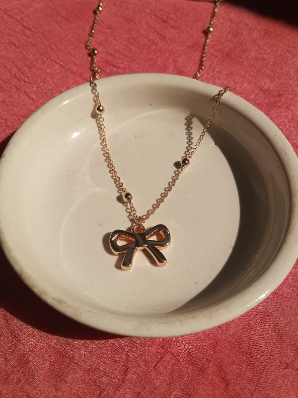 Bow Nacklace