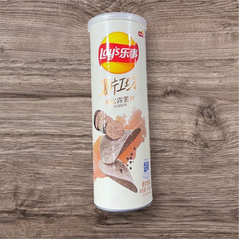Lay's Black Truffle & Black Pepper Chips
