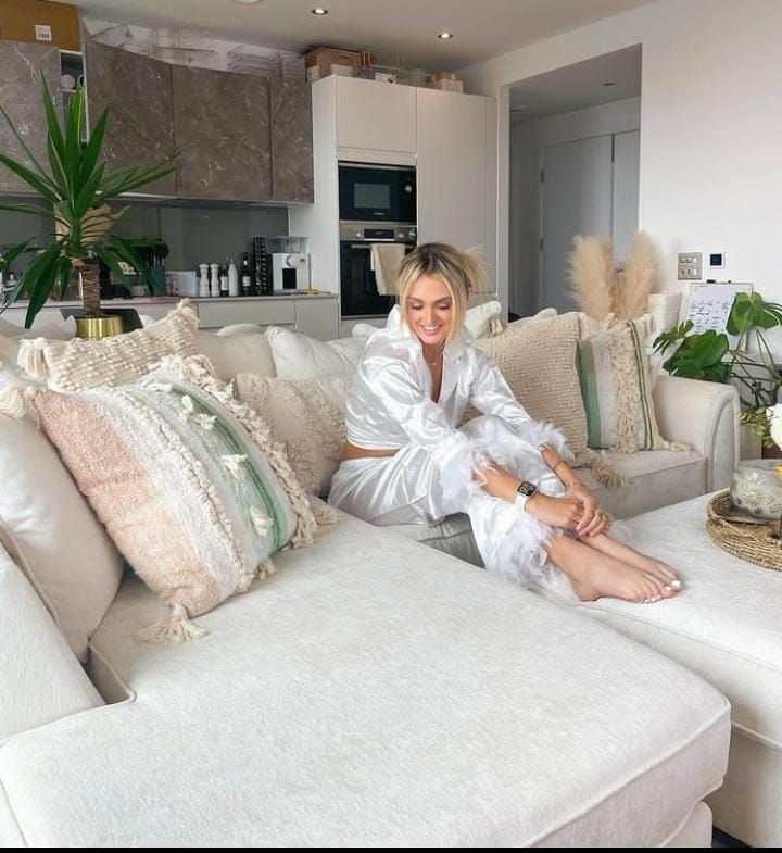 Chiswick Chenille 4 Seater Fabric Corner Sofa in Cream with Footstool – Left or Right Hand Facing
