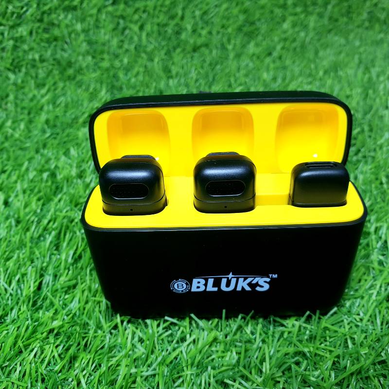 BLUK's Dual Power Bank wireless Microphone BX11