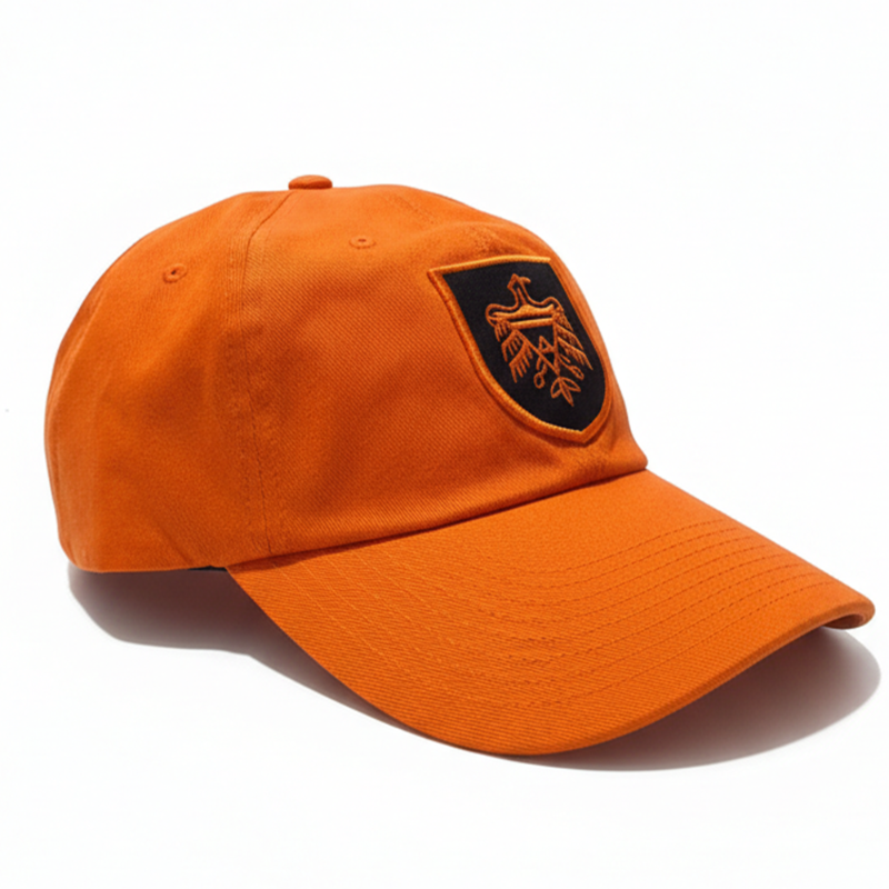 Gorra Classic Temporada 2025-2026 Naranja con Logo Minimalista Grande en Negro
