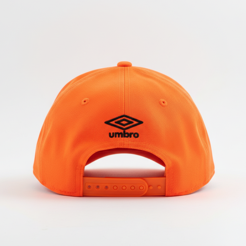 Gorra Classic Temporada 2025-2026 Naranja con Logo Minimalista Grande en Negro