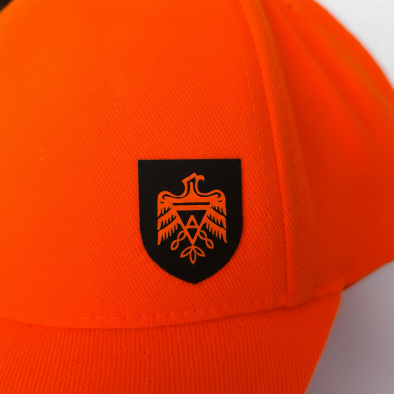 Gorra Classic Temporada 2025-2026 Naranja con Logo Minimalista Pequeño en negro