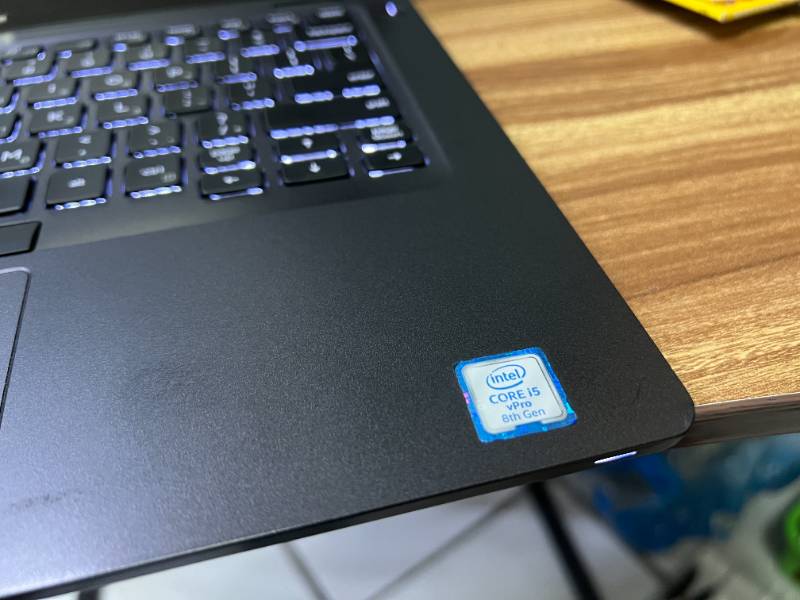 Dell Latitude 5400 14" (Procesador i5, 1.60 Ghz, 8GB, 256GB SSD Mancha leve en backlight)