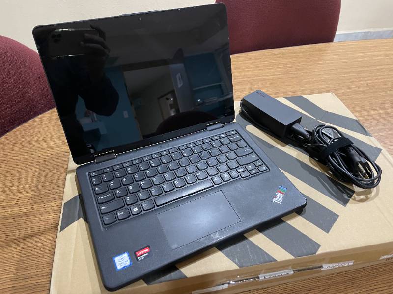 ThinkPad Lenovo Yoga 11e Gen6 11.6'' Touch M3-8100Y 8GB SSD - 256GB Windows 11 (En Caja Usadas)