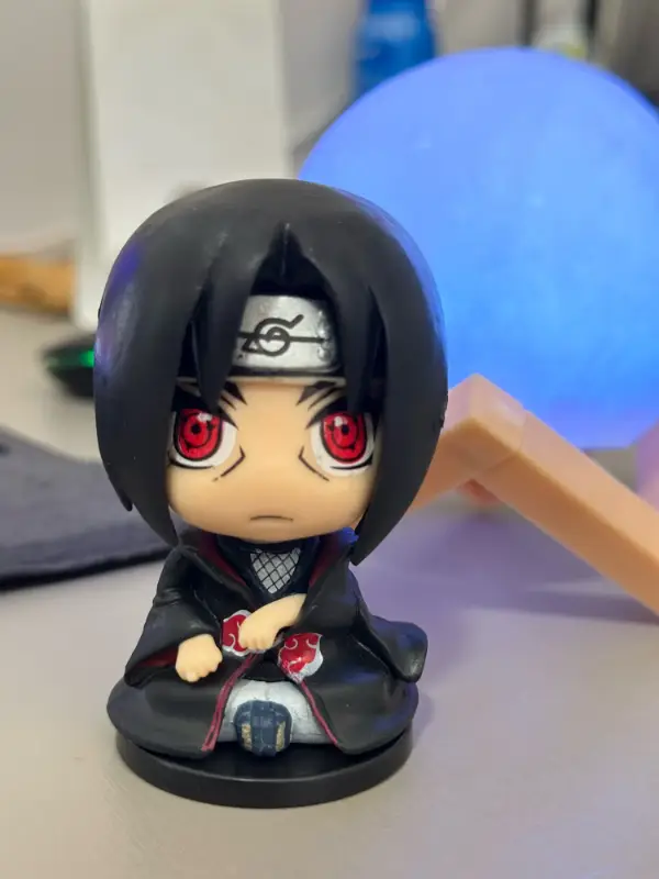 Figuras Uchiha Mediana 9 cm