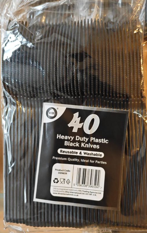 Dina Plastic  Black Knives   **** 40 nos *** 20 % VAT