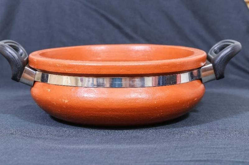 KW ORGANIC CURYY POT W/LID & BLACK HANDLE-(9'') 228MM