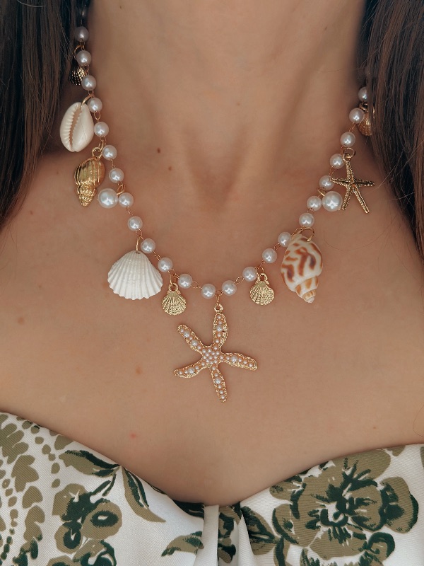 Collar Summer con perlas y dijes -
Dorado (fantasía)