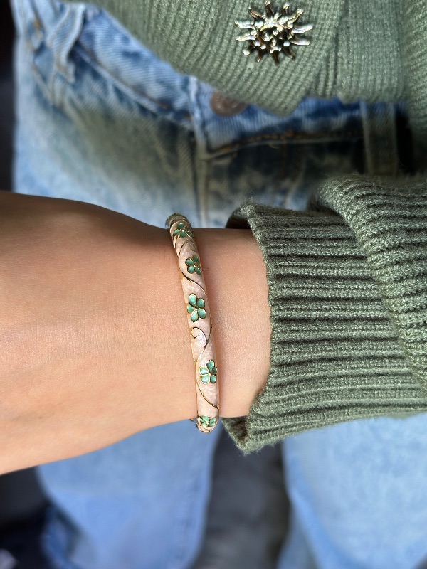 Brazalete esmaltado - Aleación de metales con baño dorado.