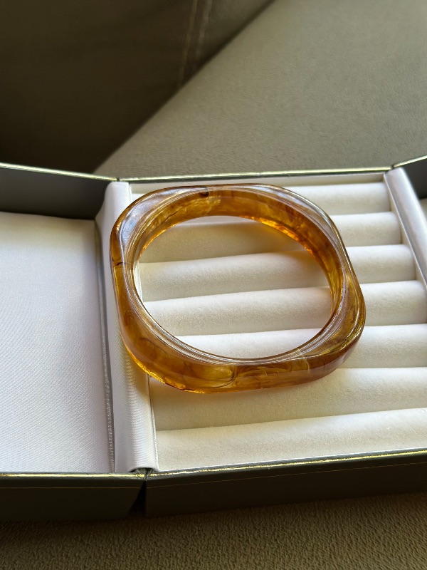 Brazalete de resina 1962