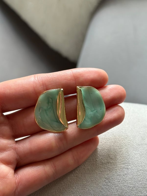 Aros esmaltados verde - Acero Dorado