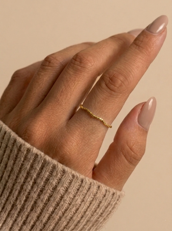 Anillo fino relieve - Acero Dorado