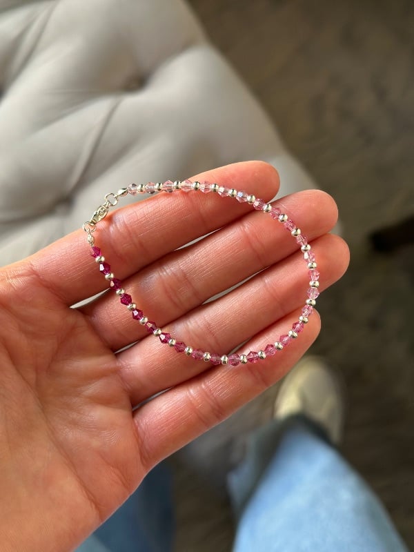 Pulsera cristales fucsia con bolitas - Acero Blanco