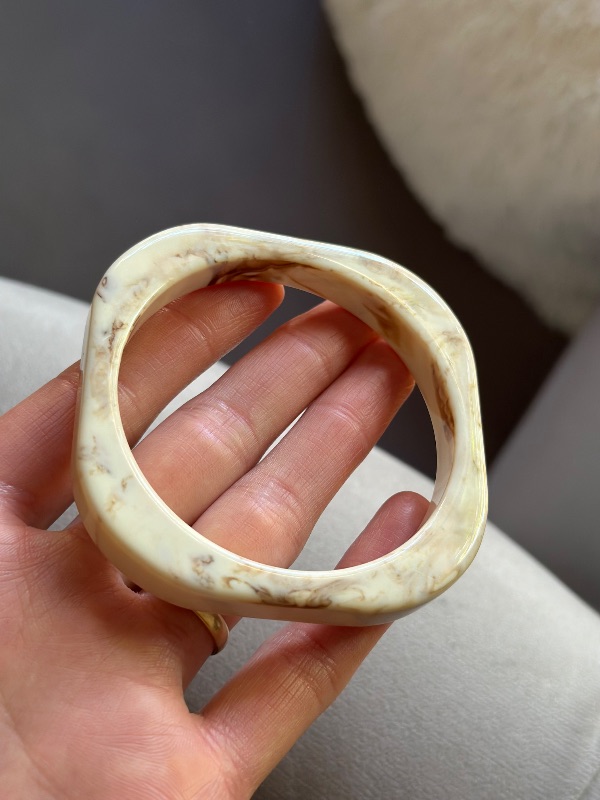 Brazalete de resina 1952