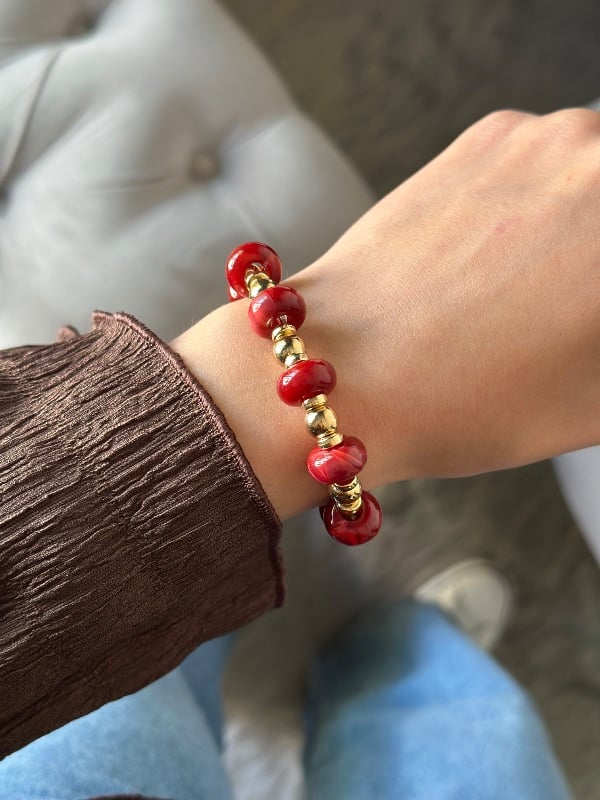 Pulsera Roja, dorada - Fantasía FAR2532