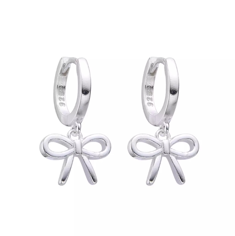 Argollas lisas 11mm. con dije moño
- Plata 925
