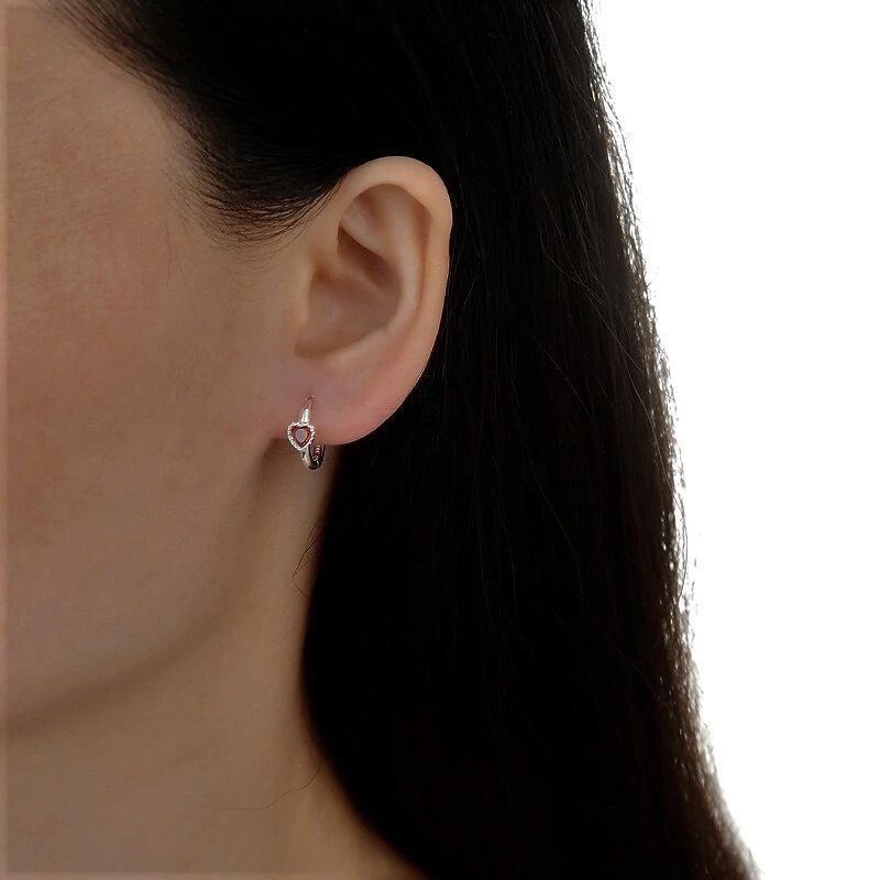 Argollas 13mm. con cristal rojo, corazón 
- Plata 925