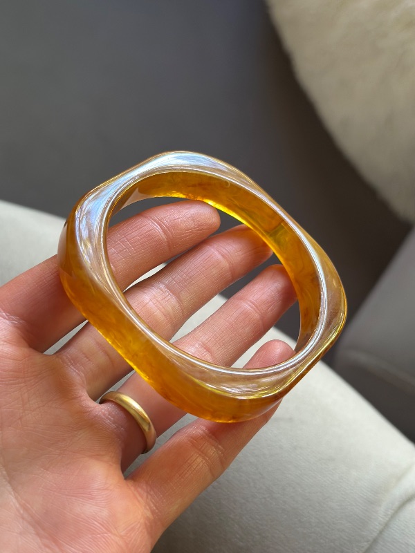 Brazalete de resina 1956