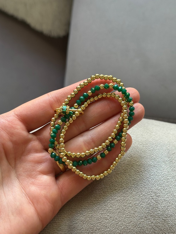 Pulsera triple elástica con dije -Cobre con baño en oro
