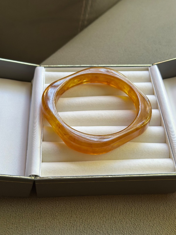 Brazalete de resina 1956