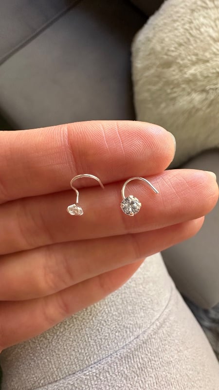Piercing engarzado con cristal 4mm. - Plata 925