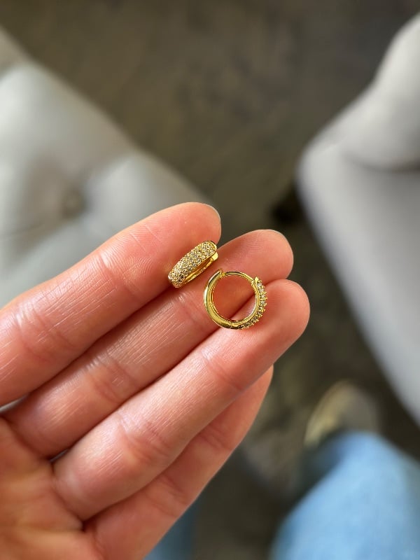 Argollas 14mm. con cristales - Acero Dorado  ARD2216