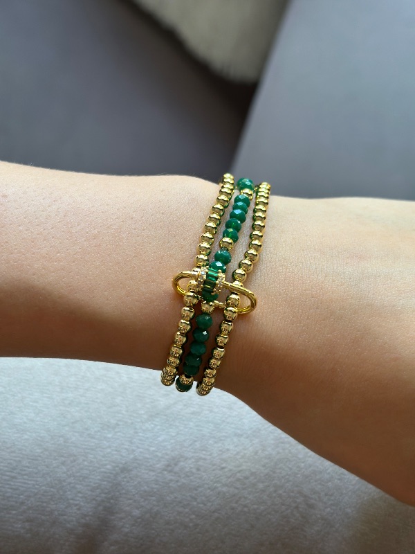 Pulsera triple elástica con dije -Cobre con baño en oro