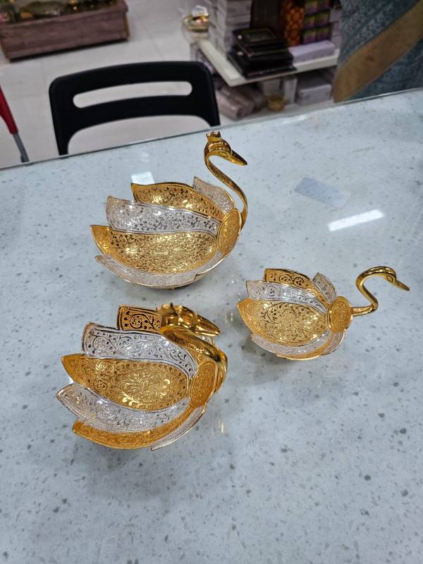 Swans bowls