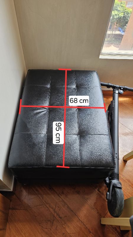 Juego de sala modular en cuerotex negro – 7 puestos + 2 puffs