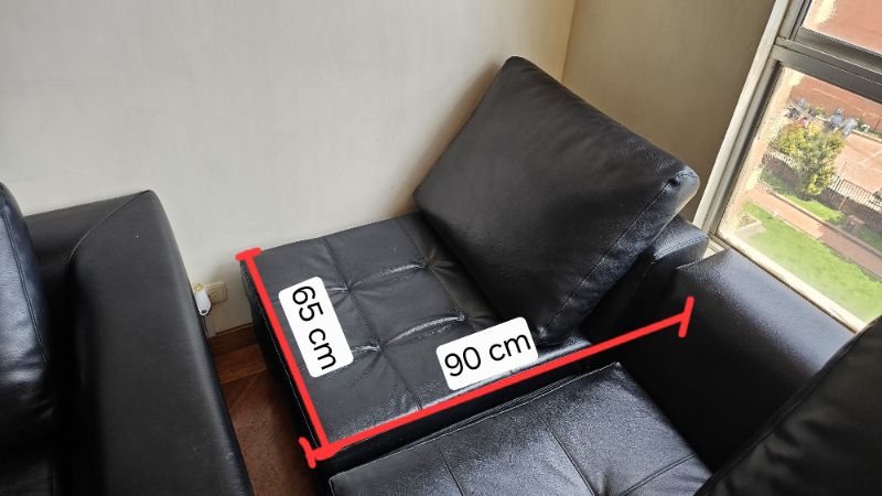 Juego de sala modular en cuerotex negro – 7 puestos + 2 puffs