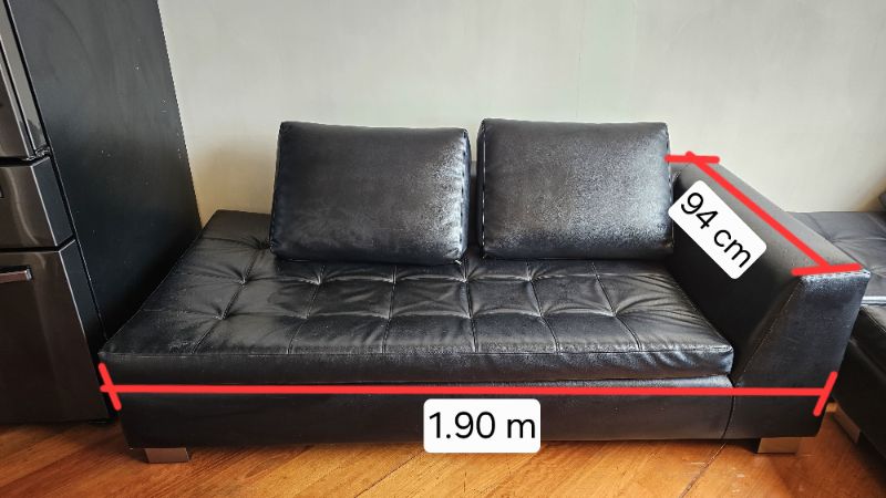 Juego de sala modular en cuerotex negro – 7 puestos + 2 puffs