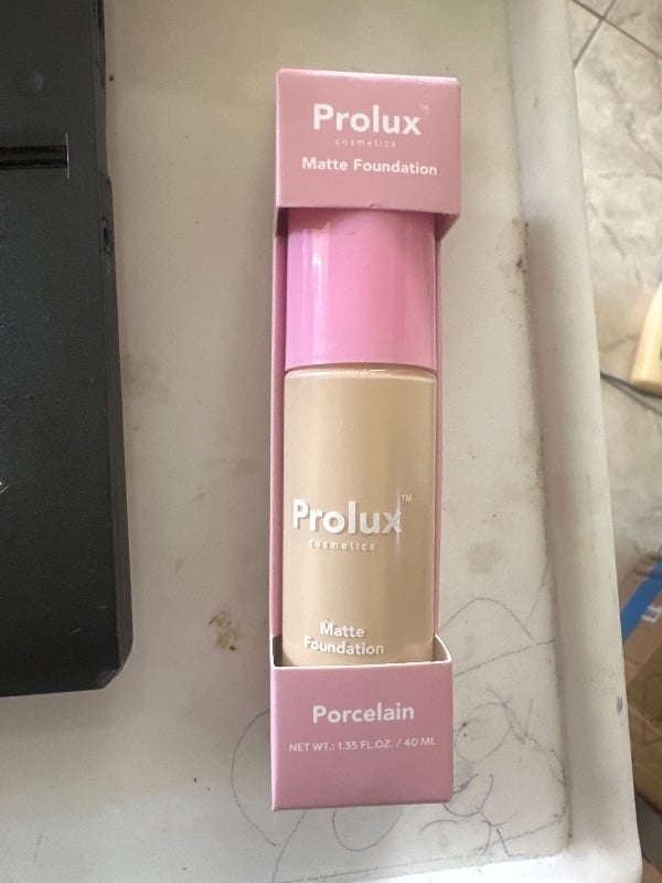 PORCELAIN PROLUX MATTE FOUNDATION