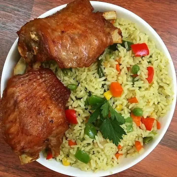 Riz sauté aux légumes) avec de l'Agneau (ou Poulet) braisé
