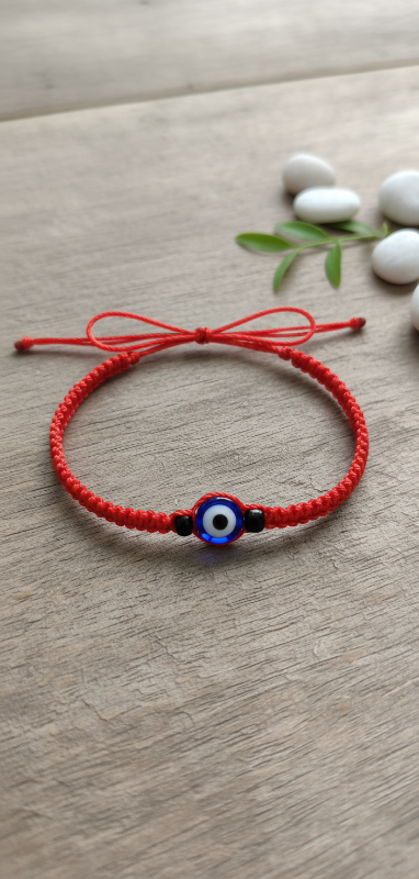 Pulsera roja macrame con ojo