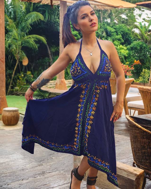 Vestido  Ari Liso Bordado en Color