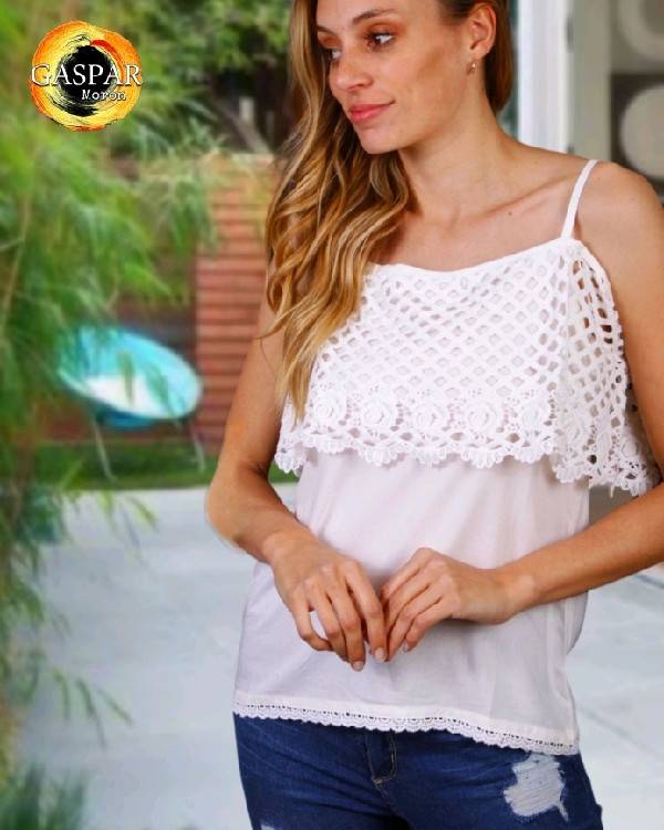 musculosa con puntilla
