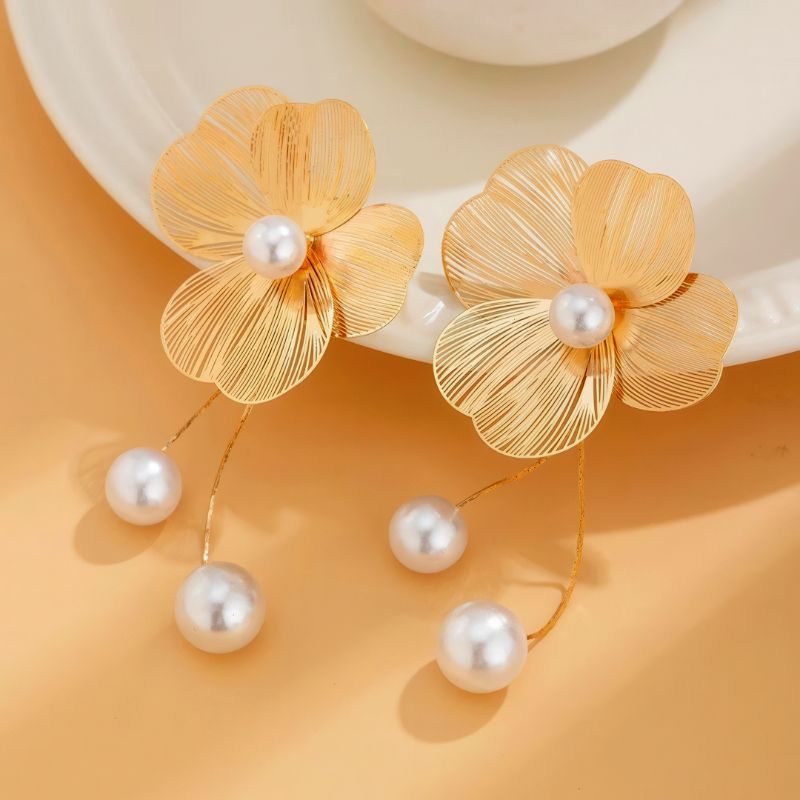 Korean Beautiful Flower Design Drop Gold Earring
