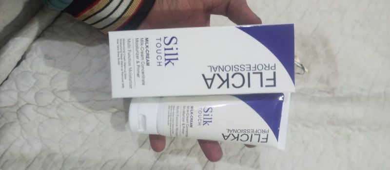 Flicka Professional Silk Touch Milk-Cream Concentrate – 3-In-1 Moisturizer, Primer & Makeup Remover