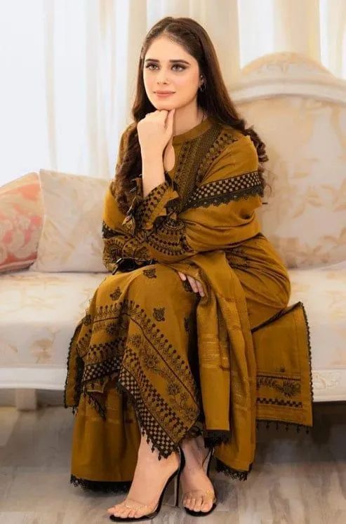 4 PC Embroidered Unstitched Women's Suit