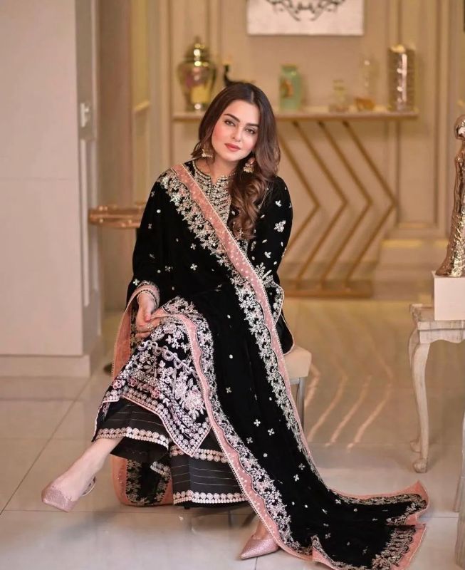 4 PC Velvet Embroidered Unstitched Women's Suit