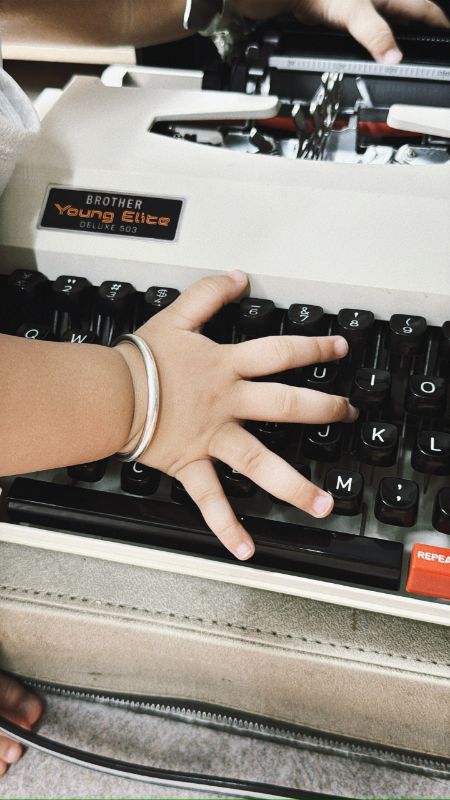 Máy đánh chữ Typewriter Brother Young Elite Deluxe 503 Vintage With Case made in Japan