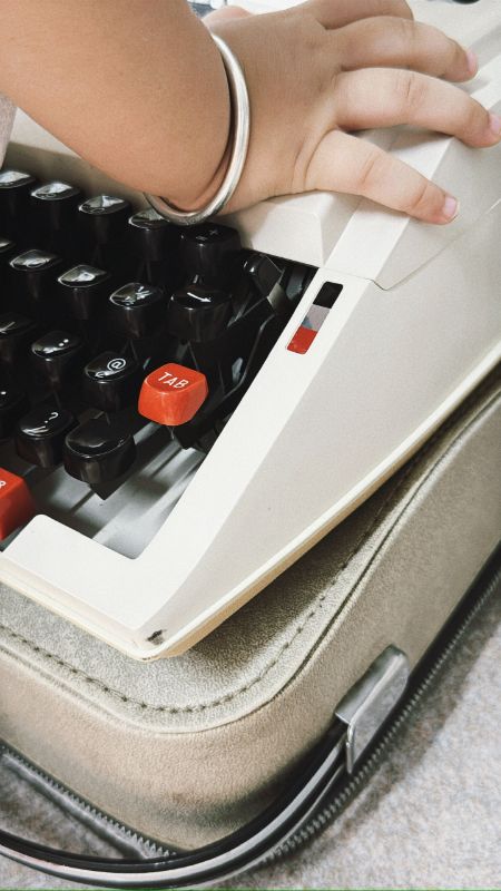 Máy đánh chữ Typewriter Brother Young Elite Deluxe 503 Vintage With Case made in Japan