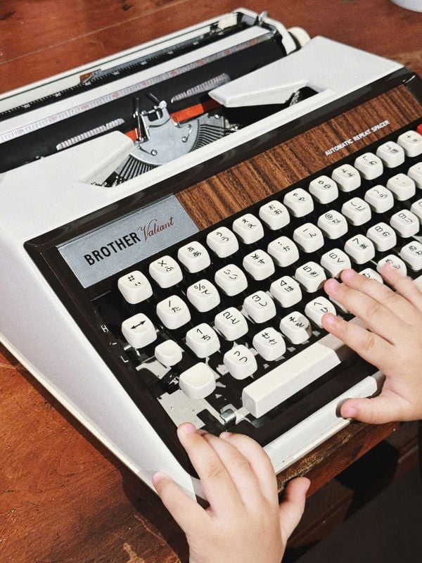Máy đánh chữ Typewriter Olivetti Lettera DL