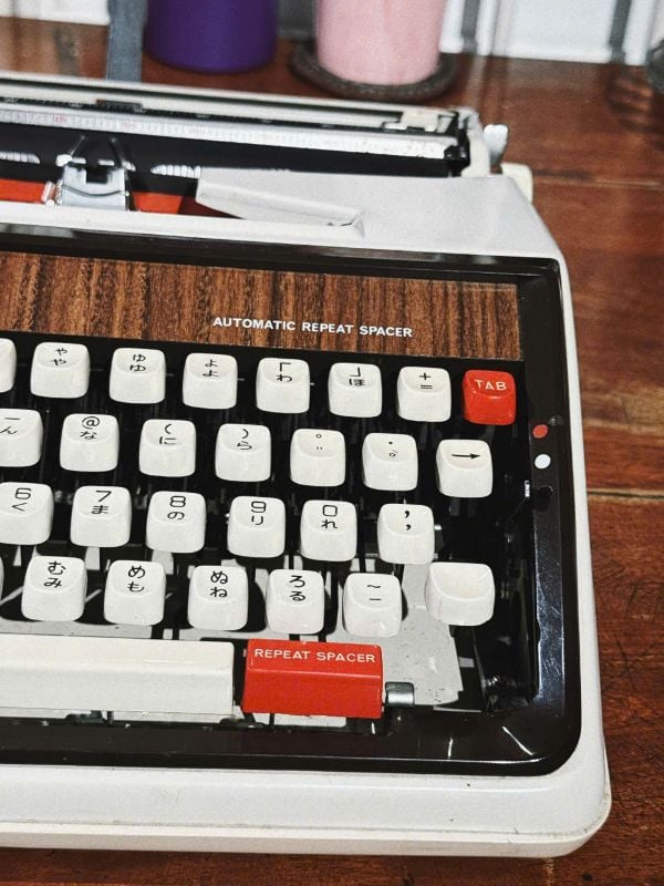 Máy đánh chữ Typewriter Olivetti Lettera DL