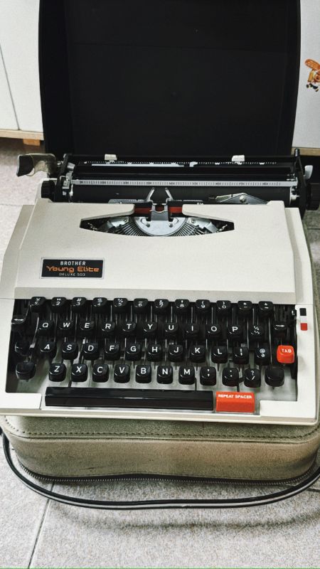 Máy đánh chữ Typewriter Brother Young Elite Deluxe 503 Vintage With Case made in Japan