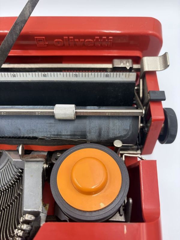 Máy đánh chữ Typewriter Olivetti Valentine RED made in Spain