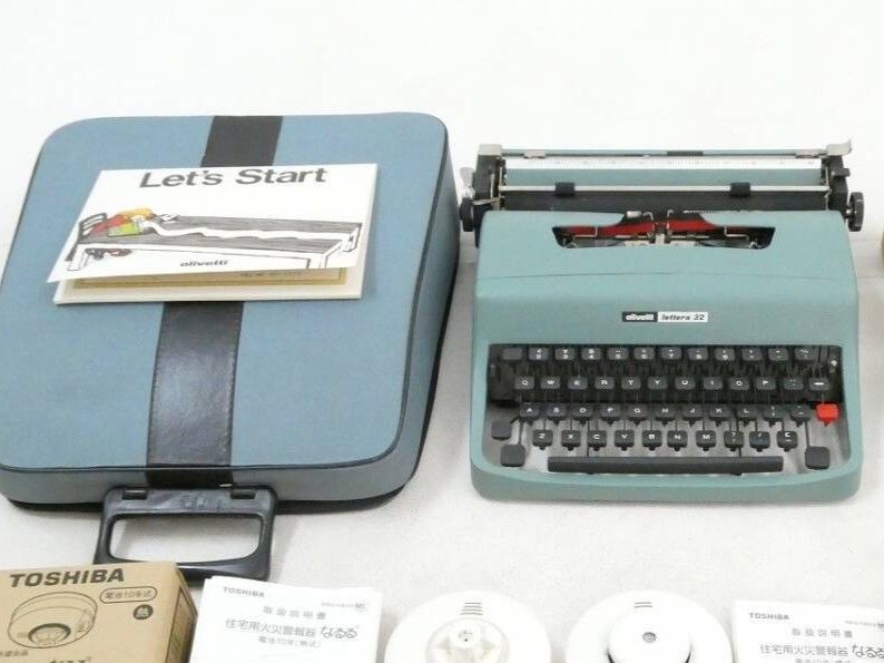 Máy đánh chữ Typewriter Olivetti Lettera 32 Vintage With Case made in Spain